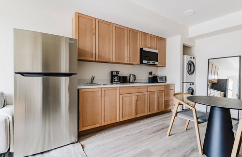South Berkeley Apartment | Blueground | Berkeley, AC & w/d, nr UC Berkeley