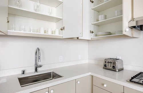 Chinatown Apartment | Blueground | Downtown, elevator, nr parks