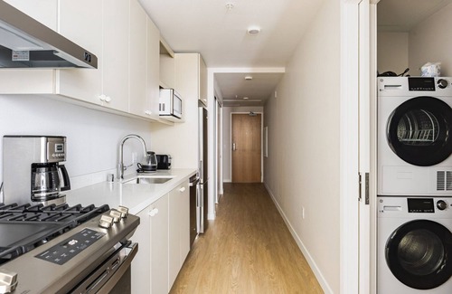 Chinatown Apartment | Blueground | Downtown, elevator, nr parks