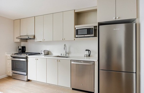 Chinatown Apartment | Blueground | Downtown, elevator, nr parks