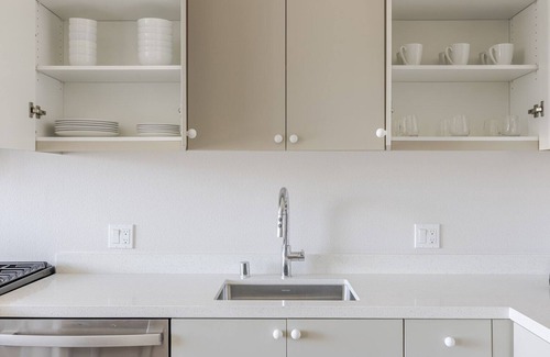 Chinatown Apartment | Blueground | Downtown, elevator, nr parks