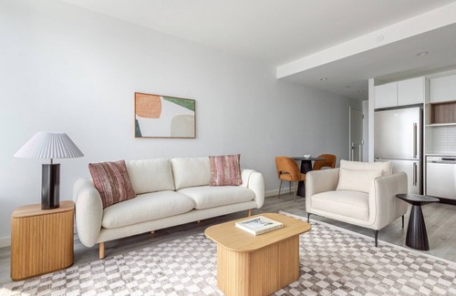 Greenpoint Apartment | Blueground | Greenpoint, pool & w/d, nr park