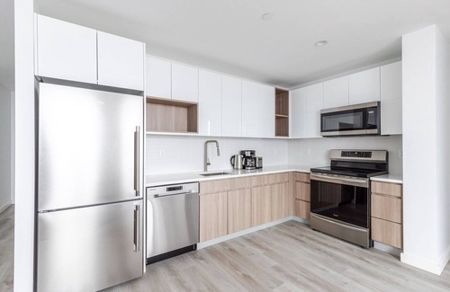 Greenpoint Apartment | Blueground | Greenpoint, pool & w/d, nr park