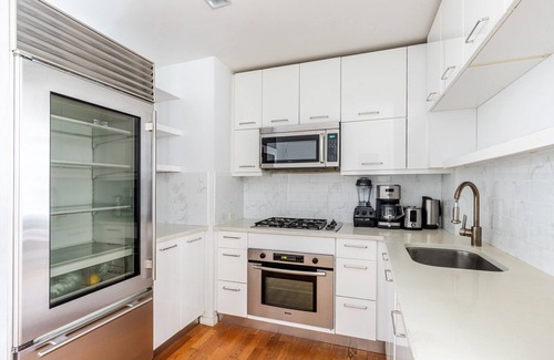 Hell's Kitchen Apartment | Blueground | Hell's Kitchen, fitness center, nr Hudson River Park