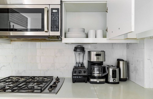 Hell's Kitchen Apartment | Blueground | Hell's Kitchen, fitness center, nr Hudson River Park