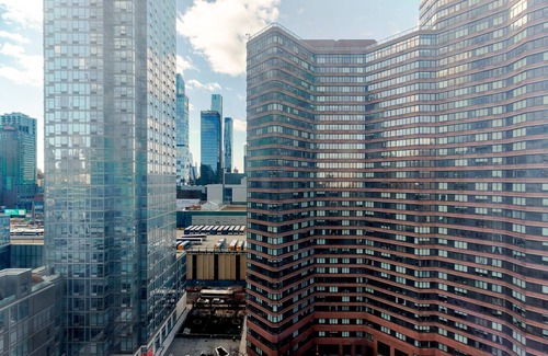 Hell's Kitchen Apartment | Blueground | Hell's Kitchen, fitness center, nr Hudson River Park