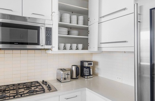 Hell's Kitchen Apartment | Blueground | Hell's Kitchen, fitness center, nr Hudson Yards