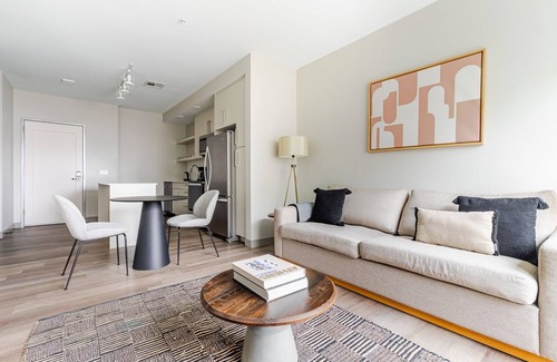 Jamaica Plain Apartment | Blueground | Jamaica Plain, AC, gym, nr pond