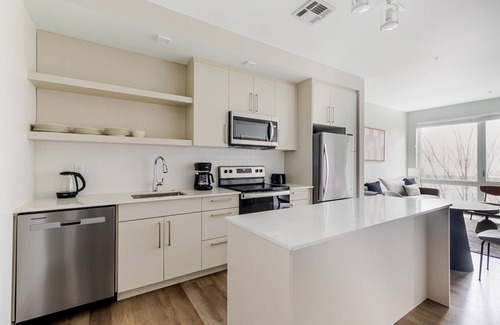 Jamaica Plain Apartment | Blueground | Jamaica Plain, AC, gym, nr pond