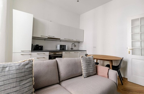 Schottenfeld Apartment | Blueground | Neubau, washer/dryer, nr Museum