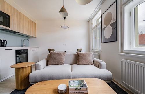 Nusle Apartment | Blueground | Nusle, city view, nr Vysehrad (PRG-76)