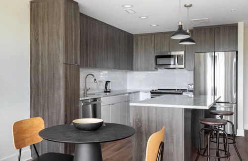 Pentagon City Apartment | Blueground | Pentagon City, rooftop, nr Potomac River