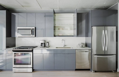 Killgubbin Apartment | Blueground | River North, rooftop & gym, nr Mart