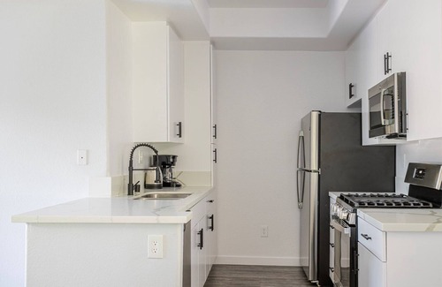 Mar Vista Apartment | Blueground | Sawtelle, view, nr Westwood Park