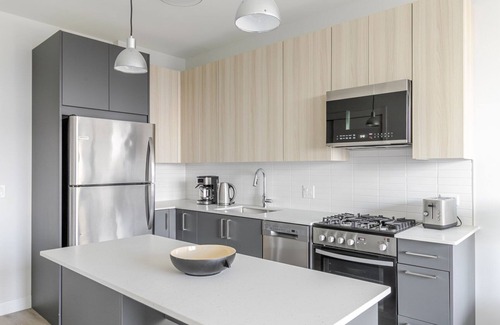 West Town Apartment | Blueground | West Town, pets allowed, nr Park
