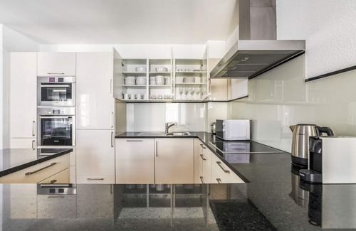 Alt-Wiedikon Apartment | Blueground | Wiedikon, balcony & w/d, nr market