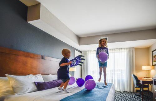 Manhattan Hotel | Bluemont Hotel