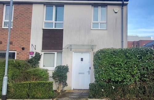 Clayton House | Bluesea Home near etihad, Co-Op Live, with free 2 parking spaces, Wifi