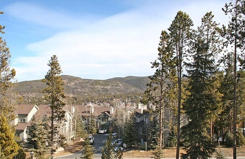Four O'Clock Cabin | BlueSky Ski-In/ski-Out condo, gameroom access, hot tub, walk to historic dwtn