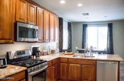Surprise Farms House | BlueSkySurprise-Large Family home with pool in Surprise