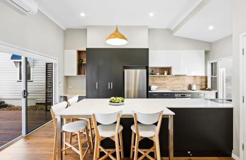 Toowoomba House | Bluestone Cottages - The Villa