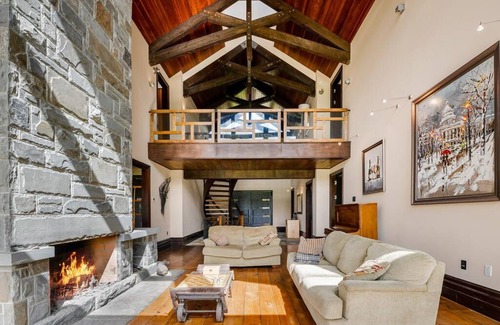 Pemberton Meadows House | Bluevault Weddings Luxury Home in Stunning Pemberton Meadows