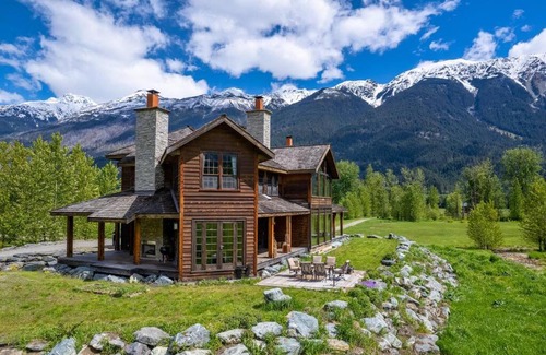 Pemberton Meadows House | Bluevault Weddings Luxury Home in Stunning Pemberton Meadows