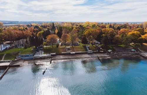 Sarnia House | Bluewater Shores - Luxury LakeFront Getaway