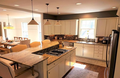 Birchwood Farms House | Bluffs Edge in Birchwood Farms - private four-bedroom, hot tub, screened porch