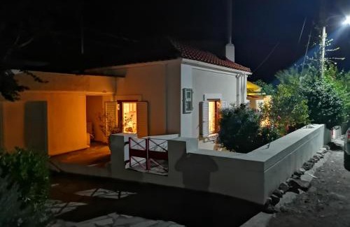 Dorida House | Blumenhaus (Spiti Louloudia)