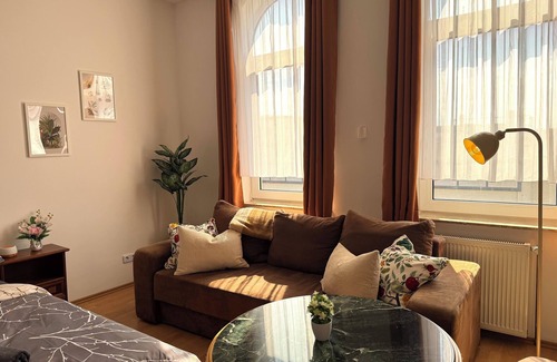 Goethestraße Apartment | Blunest Apartment: 3-room apartment with parking space