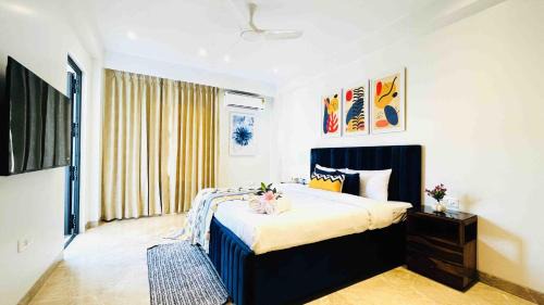 Saket Apartment | BluO 3BHK Saket CityWalk Mall - Lift, Balcony, Parking