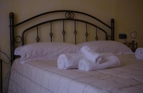 Laconi Bed & Breakfast | BnB Inn - Cyclists & Bikers - CAMERE CON BAGNO PRIVATO-PARCHEGGIO INTERNO PER MOTO e BICI -ENERGETIC BREAKFAST extra