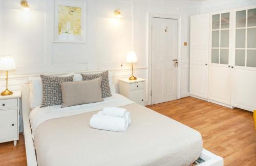 Soho Apartment | BnBNova - 3BR - Fitzrovia & St Annes Gardens
