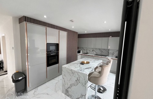 Borehamwood House | BnJ Luxury 2 Bedroom Cozy Retreat in Borehamwood