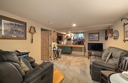 Central - Terry Apartment | Bo's Old West Den | Cozy and Comfy | Western Decor | Hot Tub | Off-Street Parking