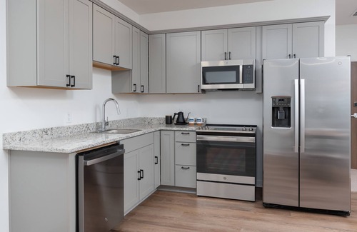 Livingston Apartment | Boardwalk Hotel on Lake Anna by Kasa