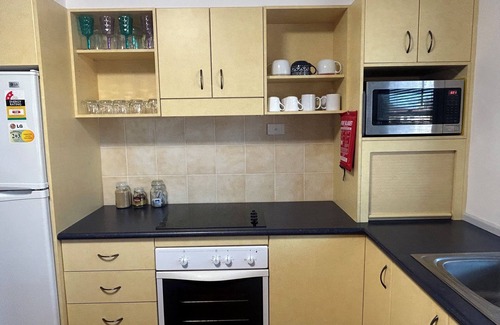 Harrington House | Boat Access with short Walk to River, Pub, Park & fully fenced yard