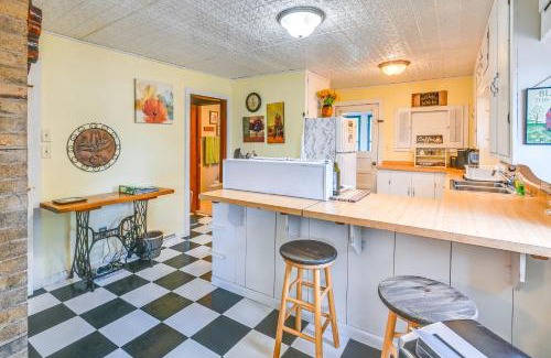 Sherrodsville House | Boat and Unwind! Charming Atwood Lake Farmhouse
