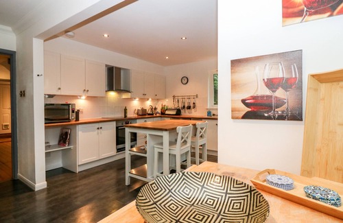 Maryculter Cottage | BOAT HOUSE, pet friendly, with open fire in Peterculter