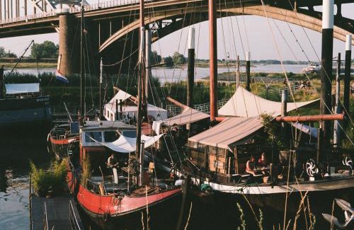 Nijmegen-Centrum Bed & Breakfast | Boat 'Opoe Sientje'