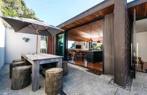Palm Beach House | BOATSHED COVE | Coast and Country | WINTER DEAL - Stay for 3, Pay for 2