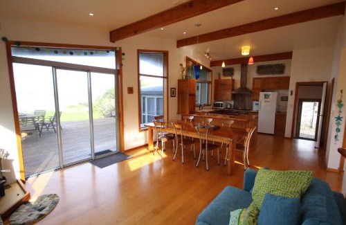 Pakawau House | BOB - Bach on the Beach