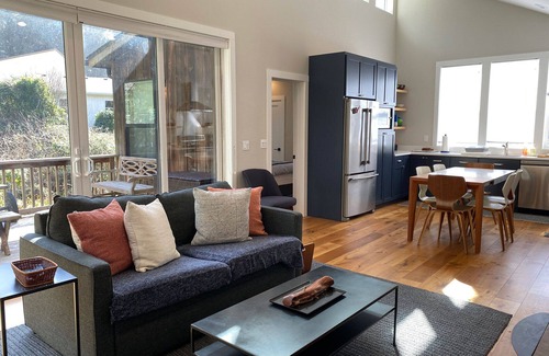 Yachats Cabin | Bob Creek Cabin - across from Bob Creek Beach, Forest, hot tub