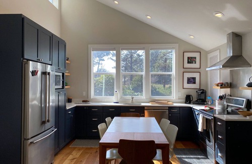 Yachats Cabin | Bob Creek Cabin - across from Bob Creek Beach, Forest, hot tub