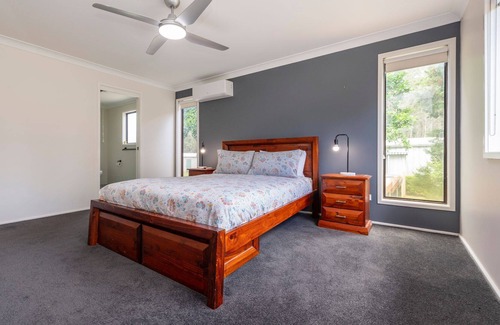 Bobs Farm House | Bob's Farm Retreat - Spacious farm stay sleeping 13 people