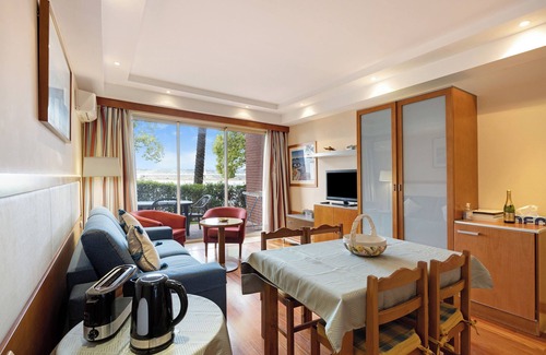 Mexilhoeira da Carregacao Apartment | Boca do Rio - Apartamento T1 close to the Sea with Shared Pool & Wi-Fi