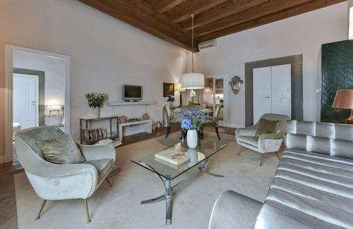 Santo Spirito Apartment | Boccaccio elegant apartment in Oltrarno