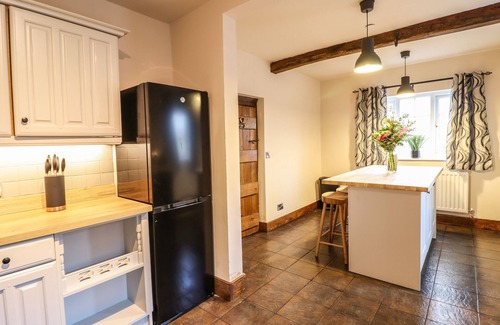 Trefeglwys Cottage | BODAIOCH COTTAGE, pet friendly, with hot tub in Caersws