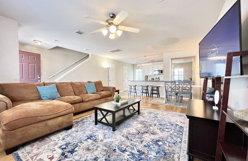Greater East End House | BodhiTree☆House┃Charming Townhome in Central Houston┃Full Kitchen ┃2 bedrooms